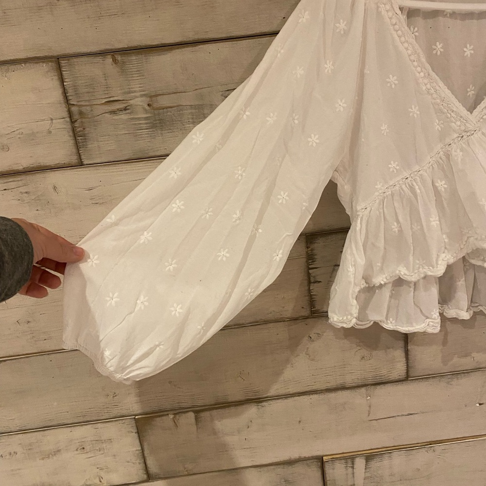 🚩SOLD- Artizia - Sunday Best - white embroidered boho Blouse. - Picture 5 of 11